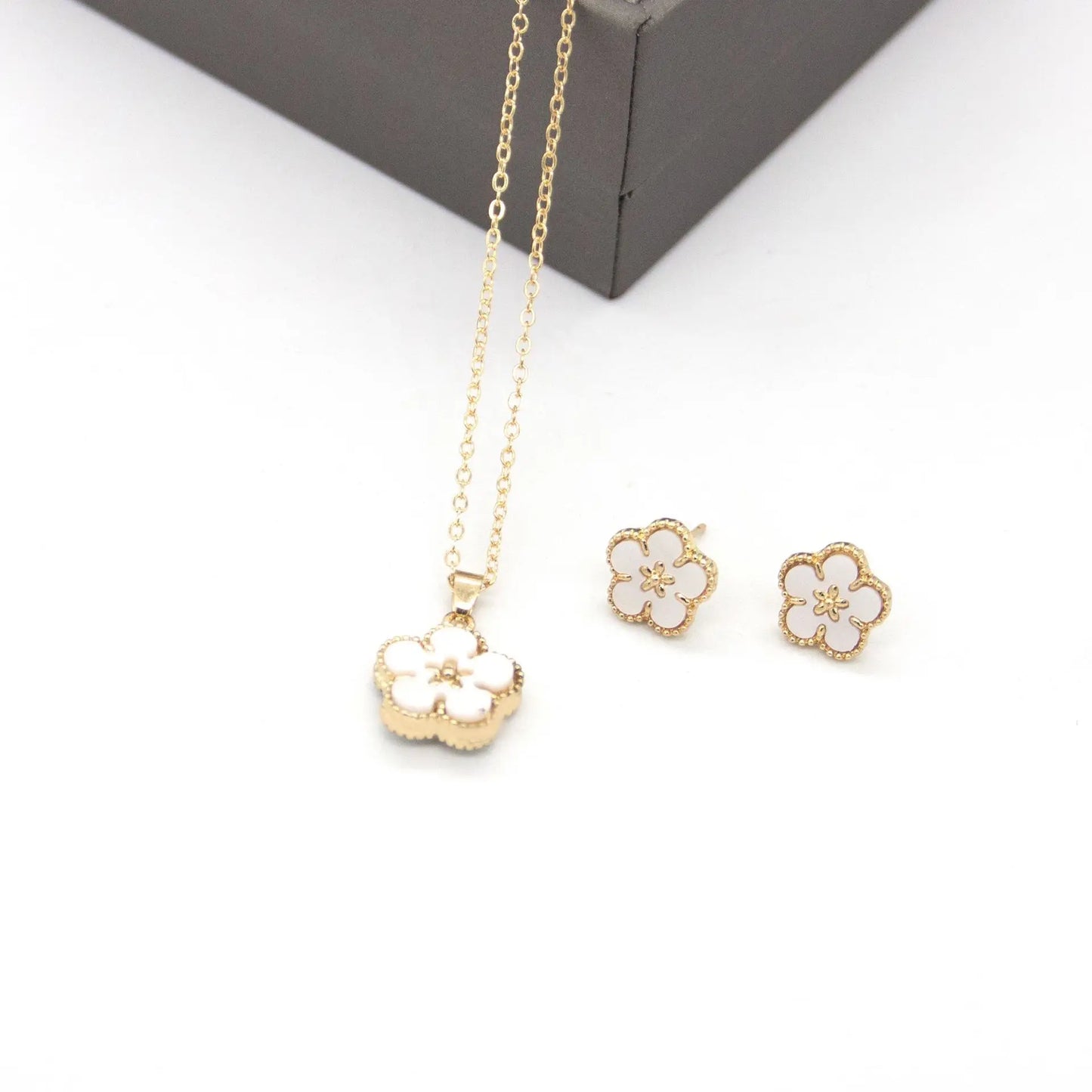 Fashion Luxury Charm Chain Pendant Necklace & Flower Earring Bracelet  Lucky Clover