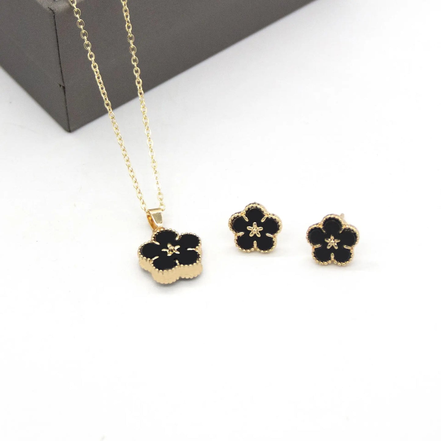 Fashion Luxury Charm Chain Pendant Necklace & Flower Earring Bracelet  Lucky Clover